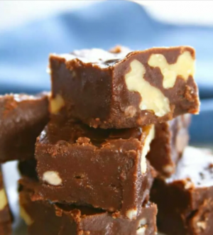 Homemade Chocolate Walnut Fudge